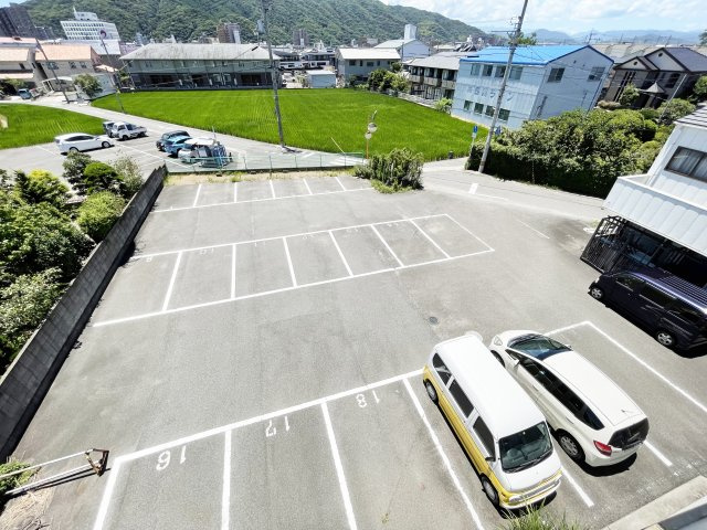 ピサンリ南田宮の駐車場