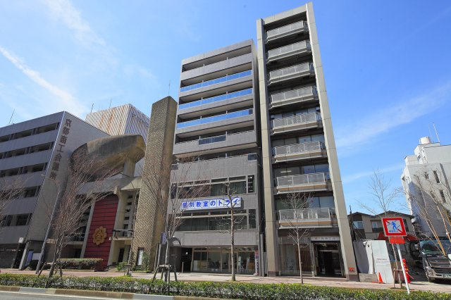 トライグループ烏丸ビルの外観