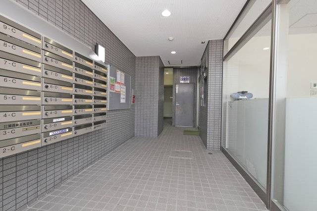 トライグループ烏丸ビルのエントランス