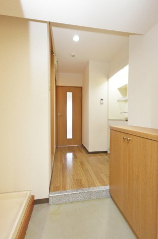 トライグループ烏丸ビルの玄関