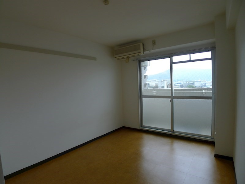 奥田河原町ビルの居間・リビング