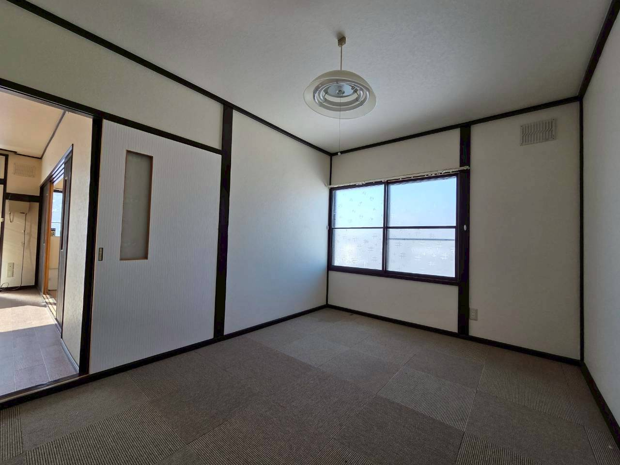 すみれマンションの洋室