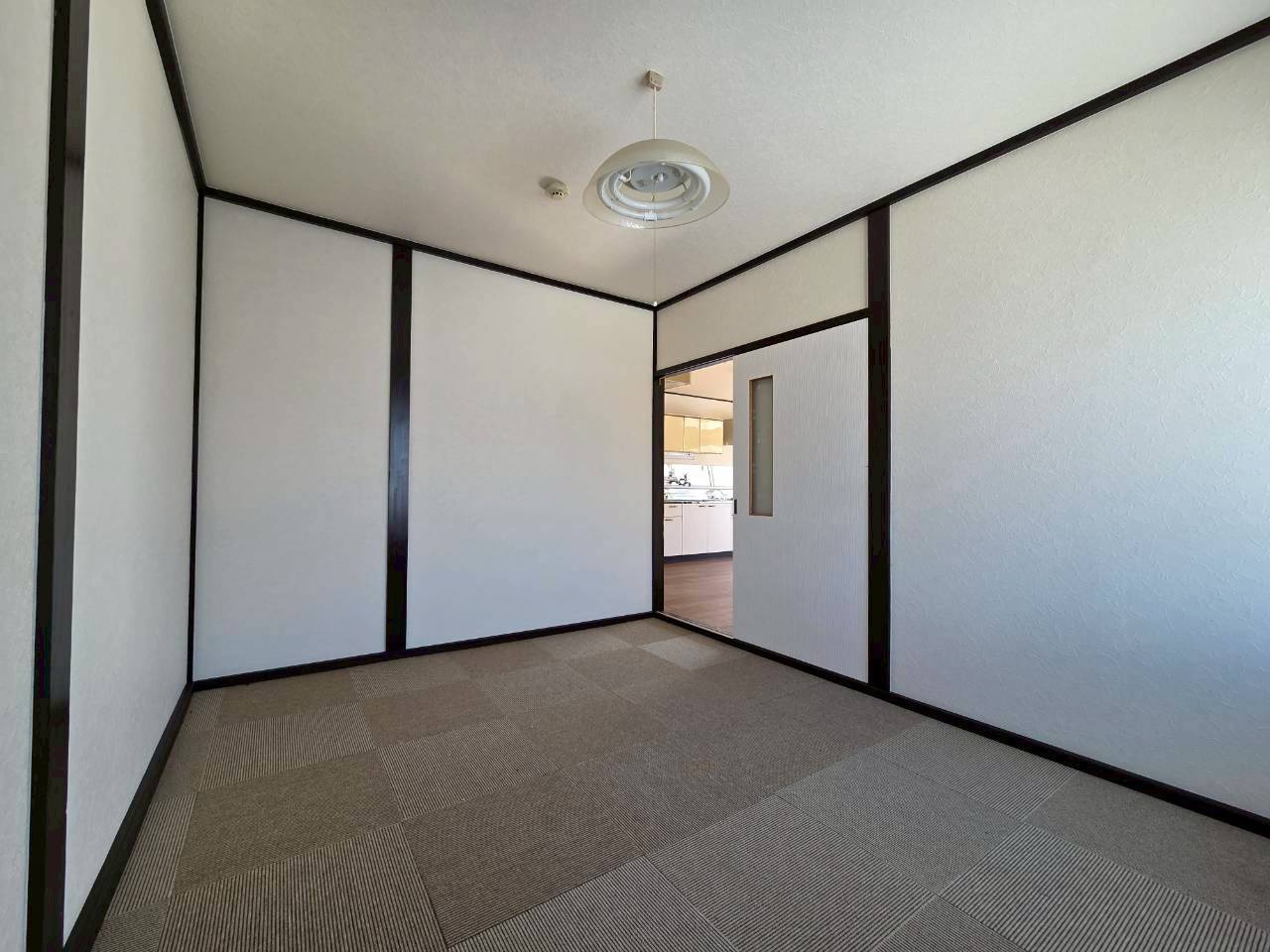 すみれマンションの洋室