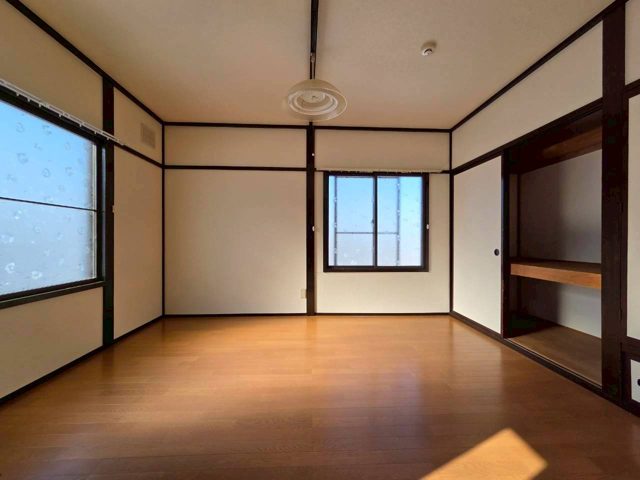 すみれマンションの洋室