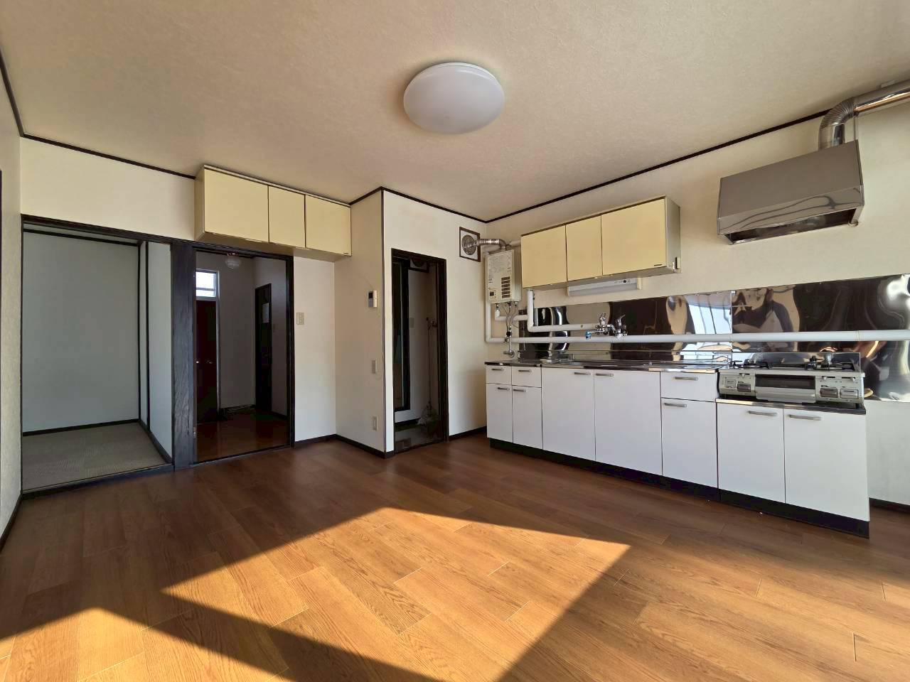 すみれマンションの居間・リビング