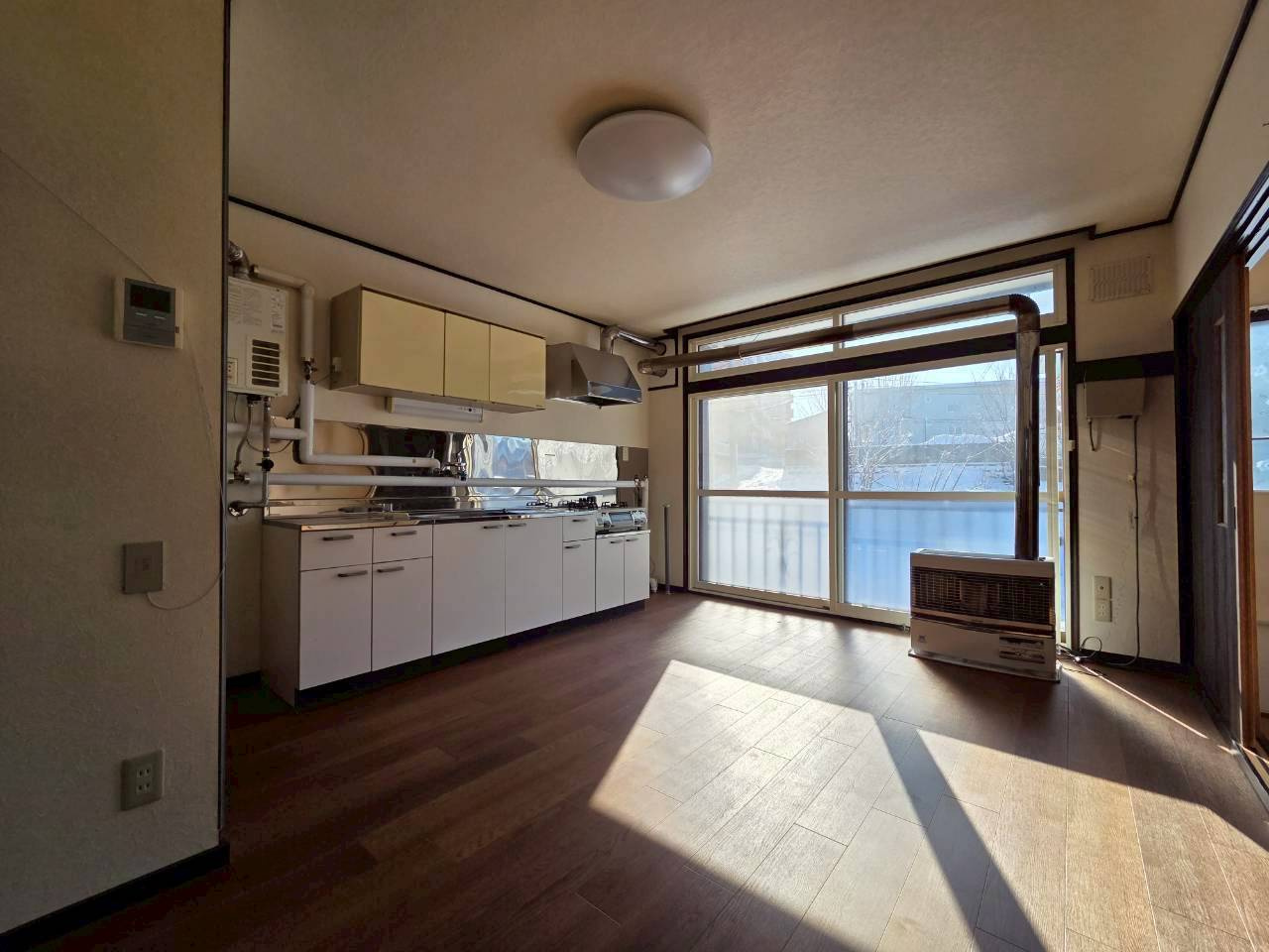 すみれマンションの居間・リビング