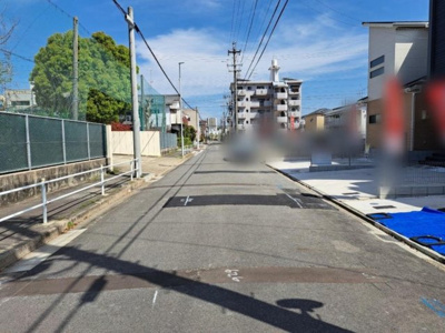 【前面道路含む現地写真】 | BLOOMINGGARDEN名古屋市南区赤坪町全3棟＜新築一戸建て仲介手数料無料＞ | 前面道路含む現地写真です