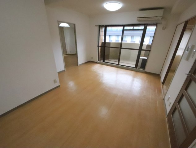 インペリアル東生駒の居間・リビング