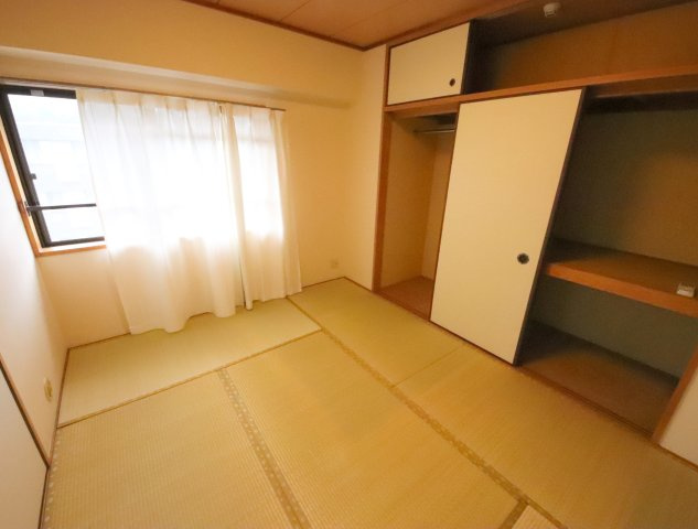 インペリアル東生駒の和室