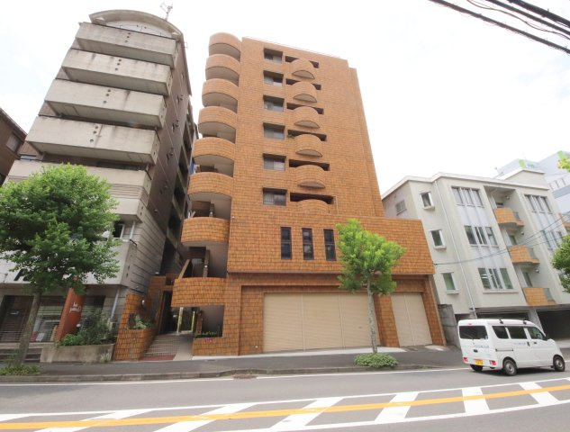 インペリアル東生駒の外観