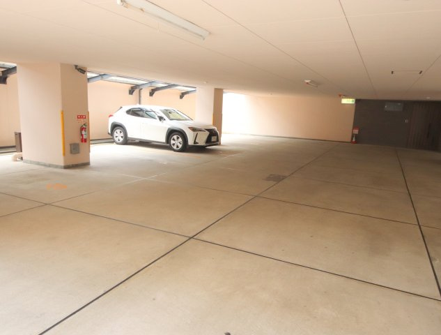 インペリアル東生駒の駐車場