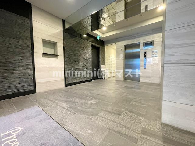 プレサンス心斎橋ブライトのロビー