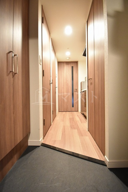 プレサンス心斎橋ブライトの玄関