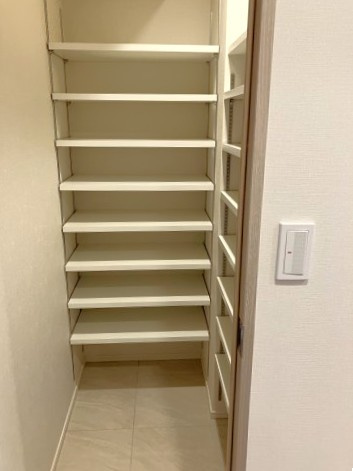 アーバンコア本郷の玄関|※写真は同タイプの別室になります