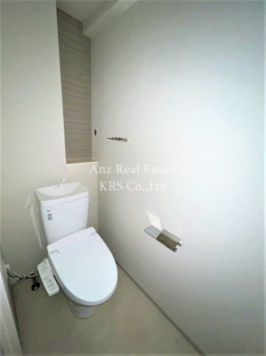 【トイレ】 | メリディアナ天満橋 | 温水洗浄暖房便座！整理棚があって便利！