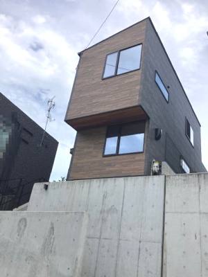 【外観】 | 吹田市千里山西3丁目　5号地 | 完成済につき、即お引渡し可能！2駅2路線利用可。周辺には生活利便施設が充実しています。