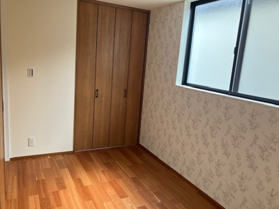 【収納】 | 吹田市千里山西3丁目　5号地 | 5.2帖洋室のクローゼット！各居室収納に加え、2帖の納戸も備わり居住空間を無駄なく活用可能。