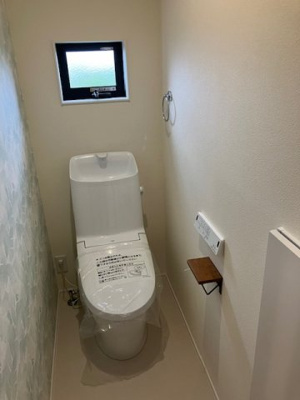 【トイレ】 | 吹田市千里山西3丁目　5号地 | 温水洗浄便座付のトイレで、冬の寒い時期でも快適！各階にトイレがあるので、朝の慌ただしい時間も安心です。