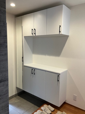 【収納】 | 吹田市千里山西3丁目　5号地 | 大きなシューズボックス付き！ミラー付きでお出かけ前の身だしなみチェックや、洋服に合わせた靴選びもラクラク。