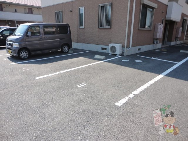 シャーメゾングレース　Ｂの駐車場