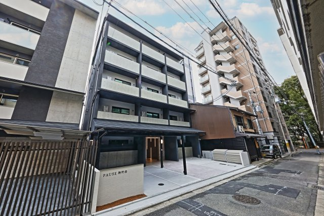 PAUSE御所西の外観
