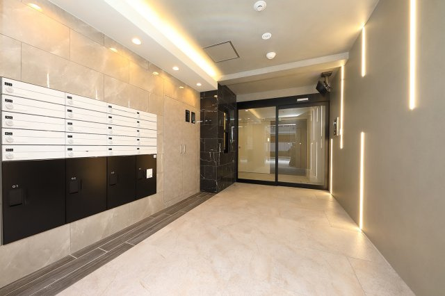 PAUSE御所西のエントランス