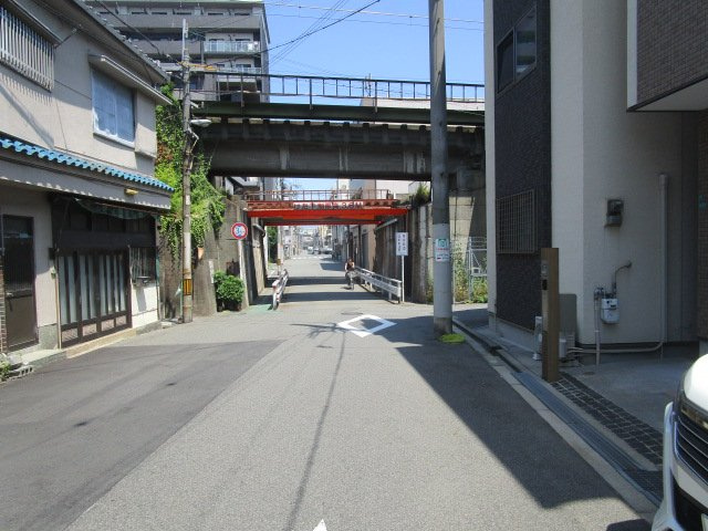 大阪市港区南市岡２丁目のビルの周辺