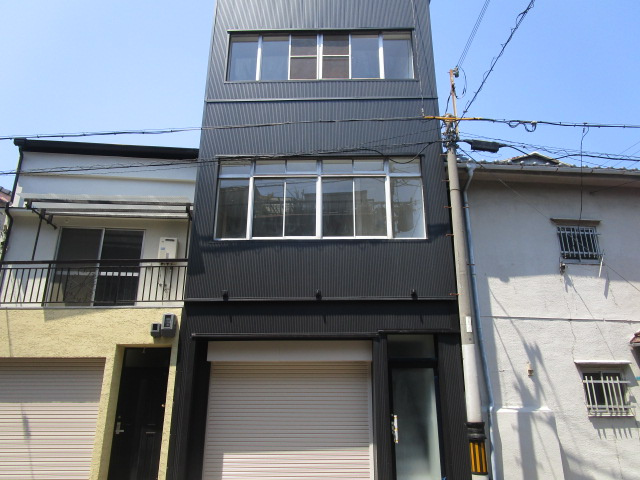 大阪市港区南市岡２丁目のビルの外観