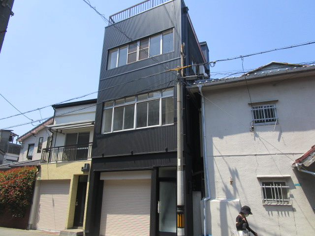 大阪市港区南市岡２丁目のビルの外観