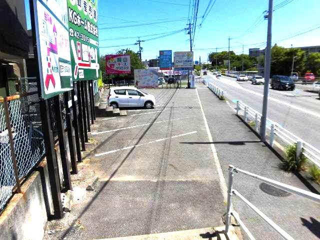 ライフ山之手の駐車場