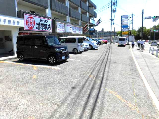 ライフ山之手の駐車場