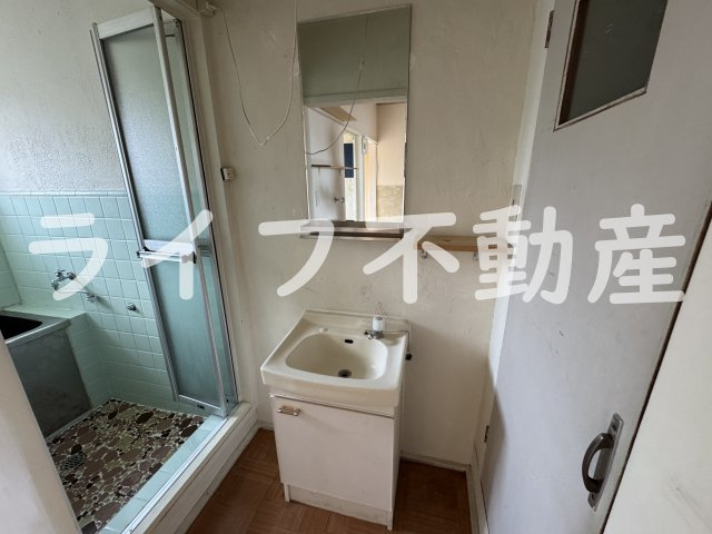 コンラッド長瀬の独立洗面台|朝の支度にも助かる、独立の洗髪洗面化粧台