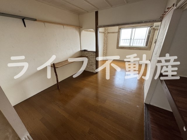 コンラッド長瀬の内装|明るい室内です