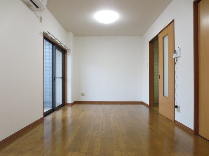 ラベンダー日向の洋室|落ち着いた色調の洋室です