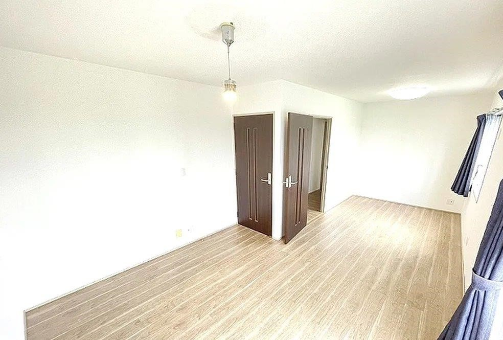 コモンシティ星田アステージ9号棟の寝室|洋室10.7帖
■物件内覧・資金計画相談・住宅ローン相談、リフォーム相談、お問合せ受付中■
※当日・翌日のご内覧、ご相談はお電話でのお問合せがスムーズです！