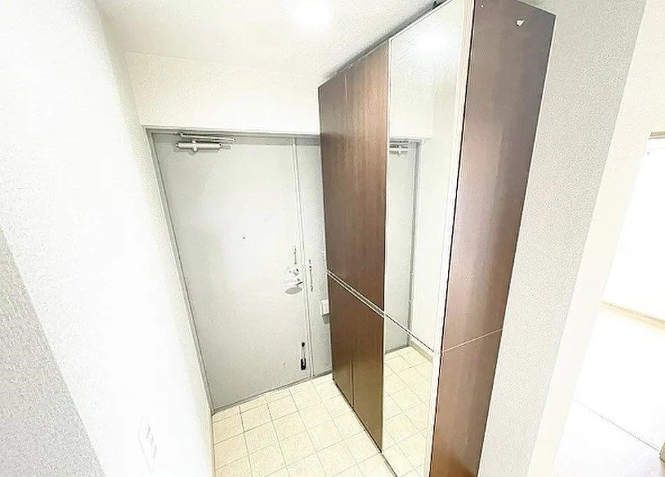 コモンシティ星田アステージ9号棟の玄関|玄関　シューズボックス
■物件内覧・資金計画相談・住宅ローン相談、リフォーム相談、お問合せ受付中■
※当日・翌日のご内覧、ご相談はお電話でのお問合せがスムーズです！