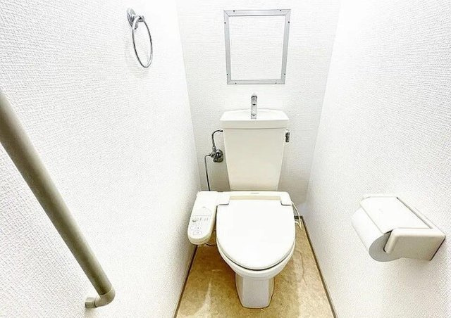 コモンシティ星田アステージ9号棟のトイレ|温水洗浄便座
■物件内覧・資金計画相談・住宅ローン相談、リフォーム相談、お問合せ受付中■
※当日・翌日のご内覧、ご相談はお電話でのお問合せがスムーズです！