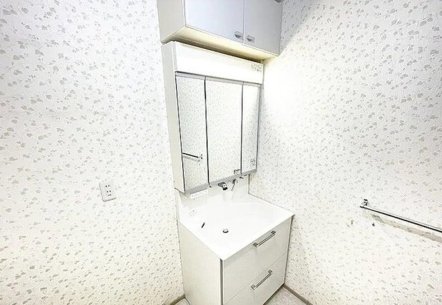 コモンシティ星田アステージ9号棟の独立洗面台|洗面化粧台
■物件内覧・資金計画相談・住宅ローン相談、リフォーム相談、お問合せ受付中■
※当日・翌日のご内覧、ご相談はお電話でのお問合せがスムーズです！