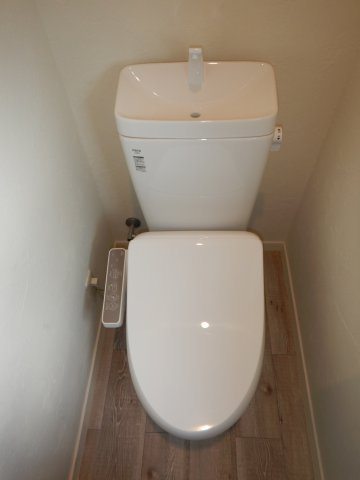 児島下の町3丁目　戸建てのトイレ|1階　便器　温水洗浄便座　新品交換しました