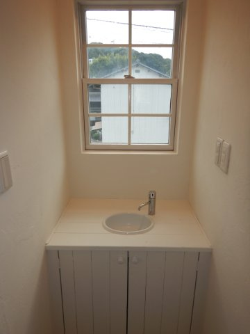 児島下の町3丁目　戸建ての洗面所|2階手洗い