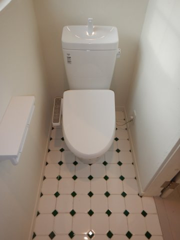 児島下の町3丁目　戸建てのトイレ|2階　便器　温水洗浄便座　新品交換しました