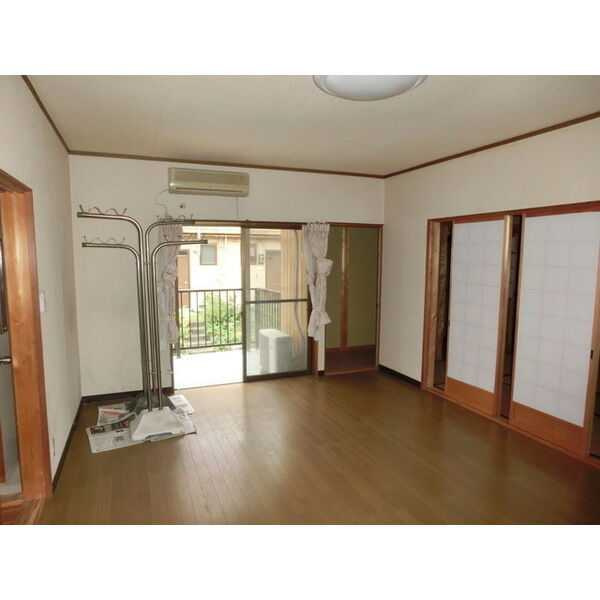 手呂町桶田店舗の居間・リビング