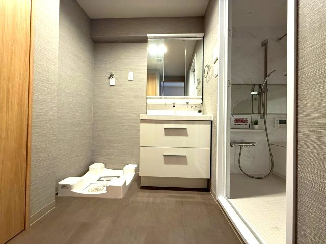 海見え！メガロン逗子4階　バルコニーから相模湾を臨む（天候により）の独立洗面台|独立洗面台