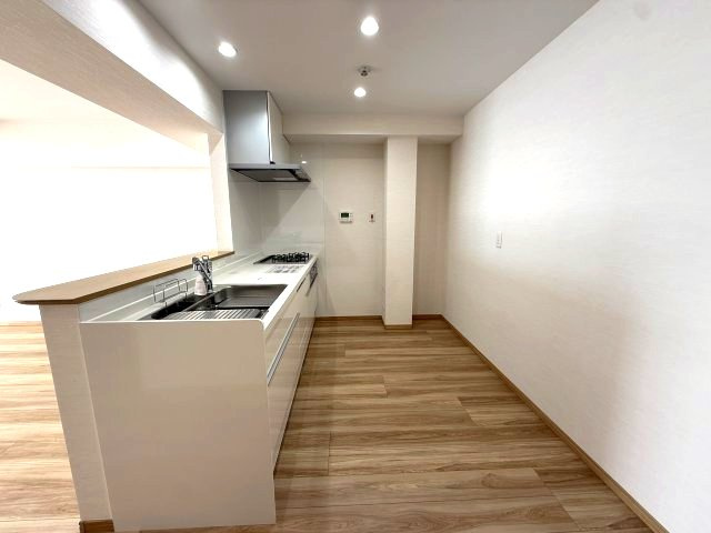 海見え！メガロン逗子4階　バルコニーから相模湾を臨む（天候により）のキッチン|キッチン