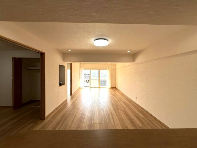 海見え！メガロン逗子4階　バルコニーから相模湾を臨む（天候により）の居間・リビング|リビング