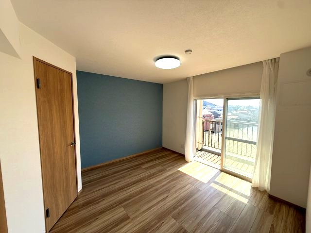 海見え！メガロン逗子4階　バルコニーから相模湾を臨む（天候により）の洋室|洋室