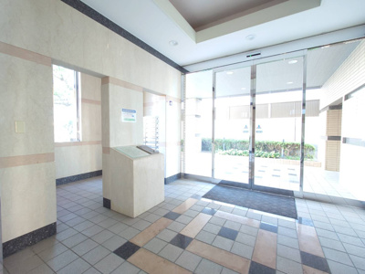 【エントランス】 | サーパス琴芝駅前 | オートロック付きで防犯上も安心です。