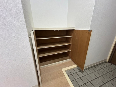 【玄関】 | ファーストレジデンス | 別号室の写真になります。現況優先。