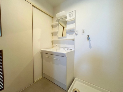 【洗面所】 | ファーストレジデンス | 別号室の写真になります。現況優先。