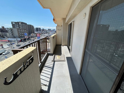 【バルコニー】 | ファーストレジデンス | ※別号室の写真になります。現況優先。
